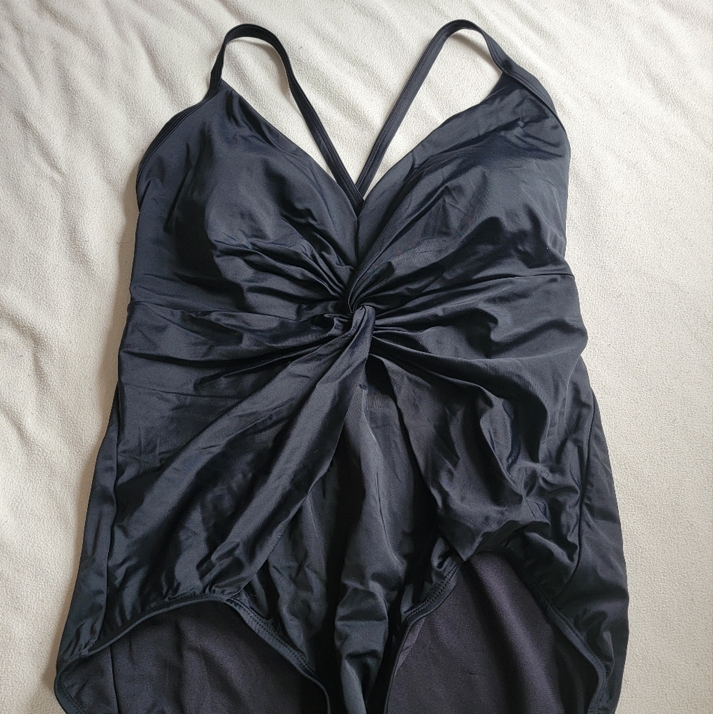 CUTE BLACK ONE PIECE